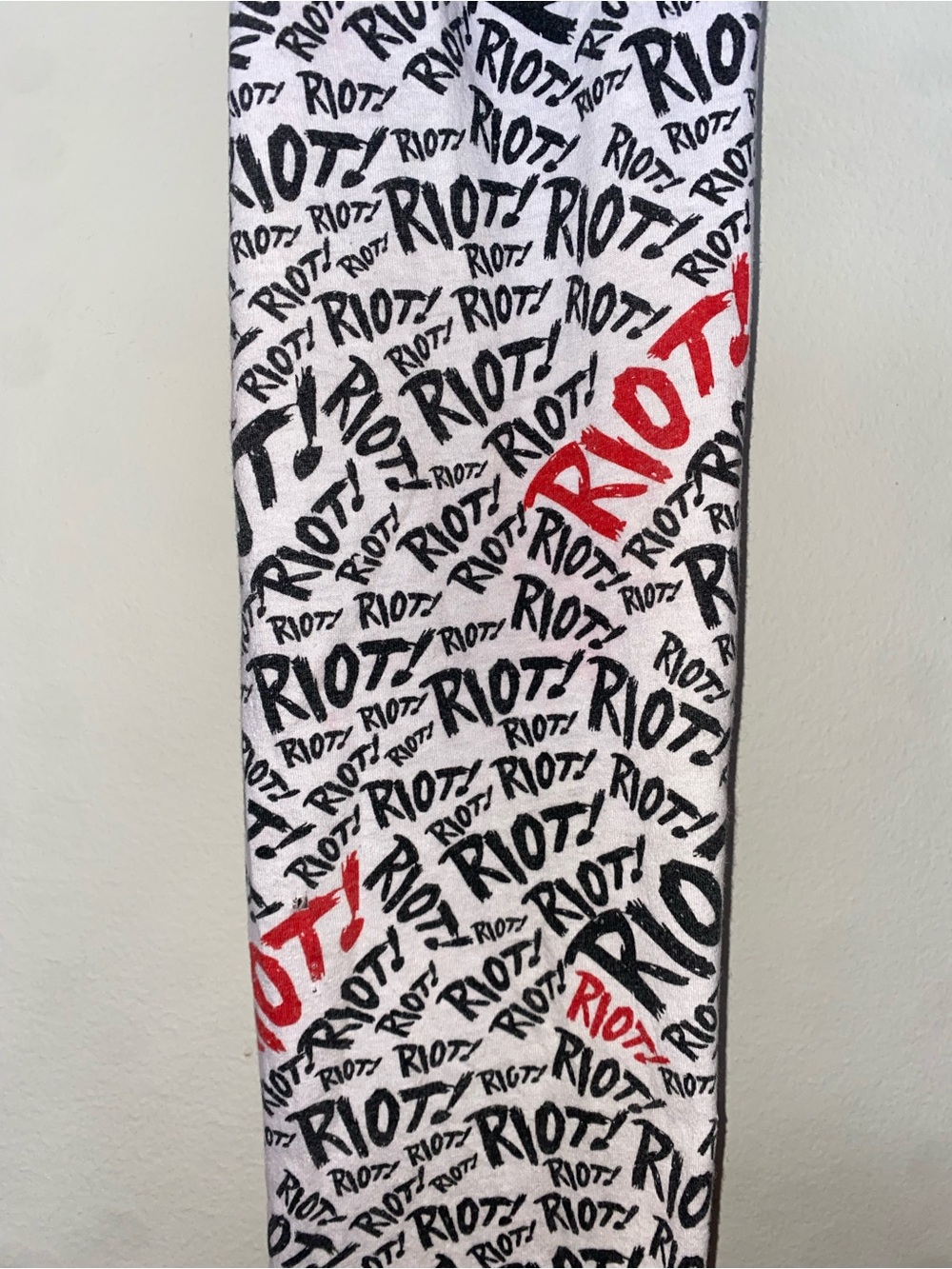 Paramore Riot Scarf - Picture 4 of 4